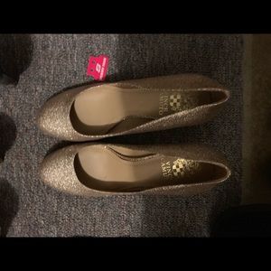 Golden shimmery Vince camuto size 7 shoes